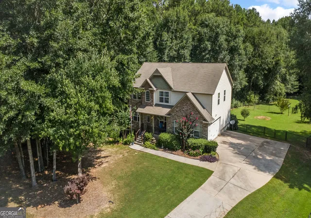 Photo 3 of Single family home for sale at 178 Shoal Park Dr, Mcdonough, GA 30252 | MLS# 10831303 | Listing updated on 2026-09-14