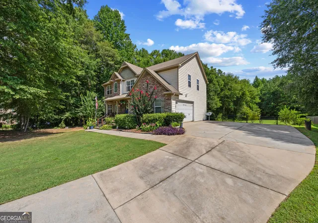 Photo 3 of Single family home for sale at 178 Shoal Park Dr, Mcdonough, GA 30252 | MLS# 10831303 | Listing updated on 2026-09-19