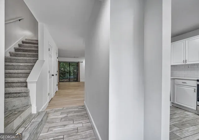 Listing Photo 4 - Condo for sale in building located at 3018 Steeplechase, Alpharetta, GA 30004