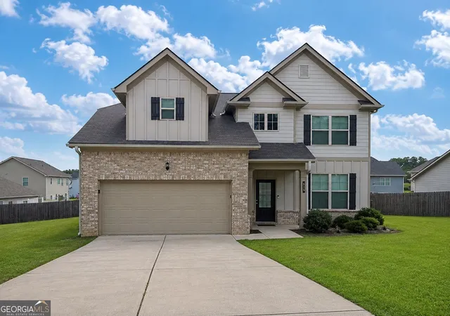 1st image of 515 Mcginnis Cir, Calhoun, GA 30701 | MLS# 10820123