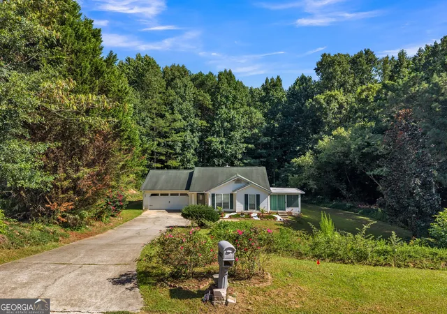 Photo 4 of Single family home for sale at 3877 Deaton Rd, Flowery Branch, GA 30542 | MLS# 10833945 | Listing updated on 2026-09-23