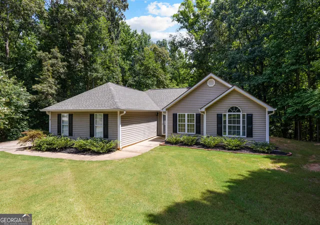 Photo 2 of Sale Pending at 15 Paces Landing Pl, Newnan, GA 30263 | MLS# 10808467 | Listing updated on 2026-09-14