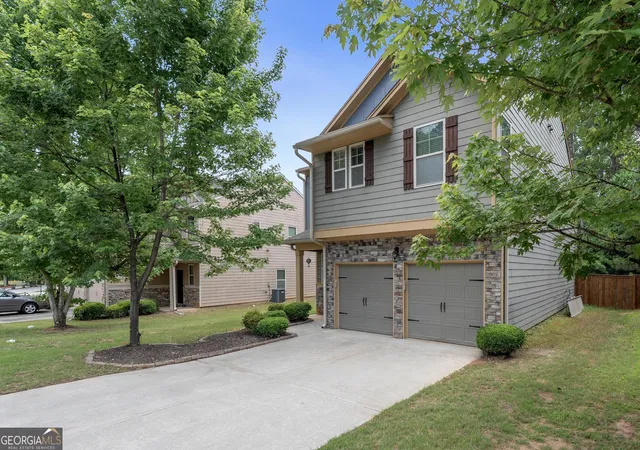 Photo 2 of Sale Pending at 2777 Lakeview Walk, Decatur, GA 30035 | MLS# 10771080 | Listing updated on 2026-09-17
