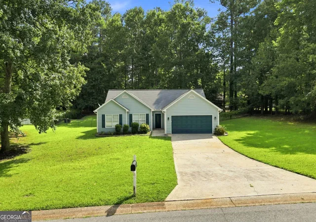 Photo 3 of Single family home for sale at 750 Flintlock Dr, Dacula, GA 30019 | MLS# 10831224 | Listing updated on 2026-09-20