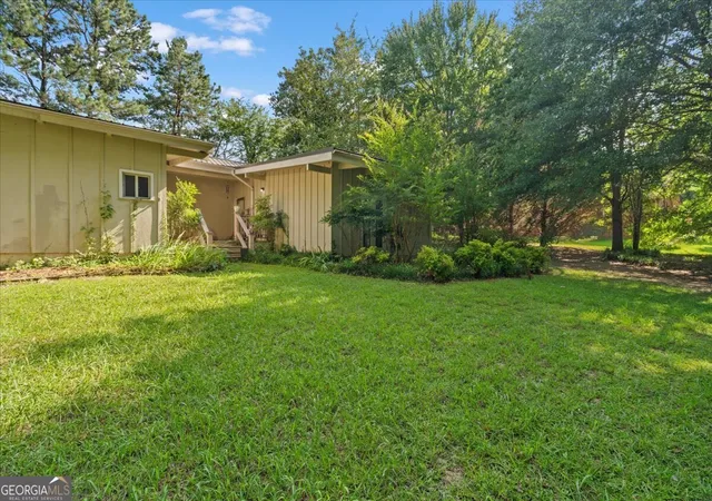 Homes for sale in Calhoun, GA | 117 Meadow Ln, Calhoun, GA 30701 | MLS# 10799300