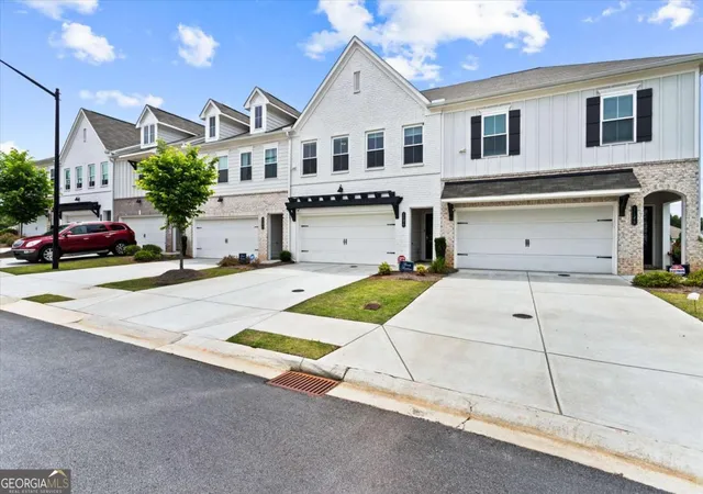 Photo 2 of Townhouse for sale at 1124 Mornington Way, Marietta, GA 30008 | MLS# 10762491 | Listing updated on 2026-09-13