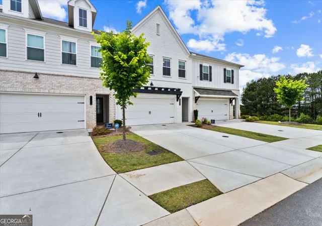 Photo 3 of Townhouse for sale at 1124 Mornington Way, Marietta, GA 30008 | MLS# 10762491 | Listing updated on 2026-09-13