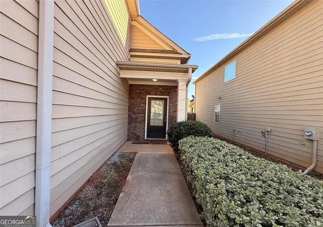 3rd image of 2450 Oakleaf Cir, Lithonia, GA 30058 | MLS# 10778916