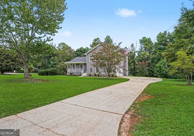 Photo 2 of Single family home for sale at 125 Beacon Dr, Fayetteville, GA 30215 | MLS# 10825720 | Listing updated on 2026-08-27