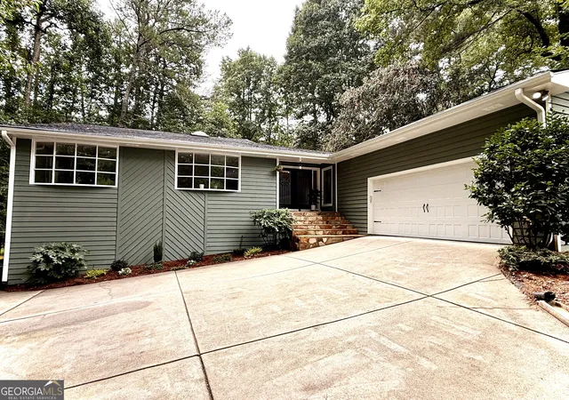 Photo 3 of Single family home for sale at 3882 Centre Ct, Peachtree Corners, GA 30092 | MLS# 10826052 | Listing updated on 2026-09-08