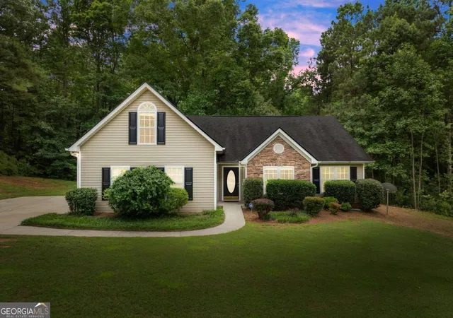 2nd image of 6000 Devonshire Dr, Flowery Branch, GA 30542 | MLS# 10793489