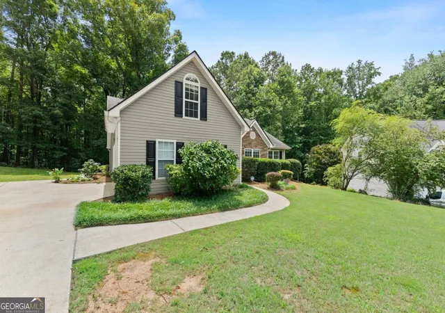 3rd image of 6000 Devonshire Dr, Flowery Branch, GA 30542 | MLS# 10793489
