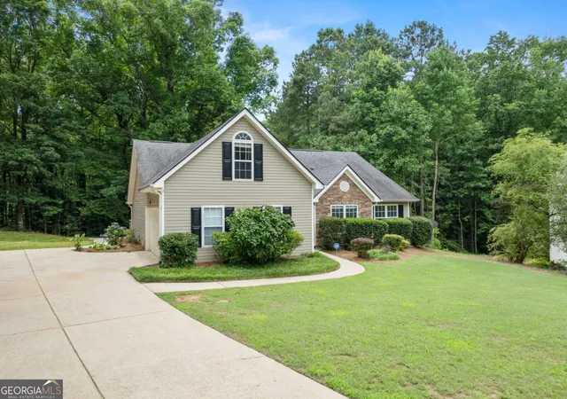 4th image of 6000 Devonshire Dr, Flowery Branch, GA 30542 | MLS# 10793489
