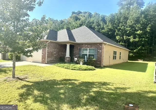 Photo 2 of Single family home for sale at 864 Crescent Ln, Griffin, GA 30224 | MLS# 10822739 | Listing updated on 2026-09-18