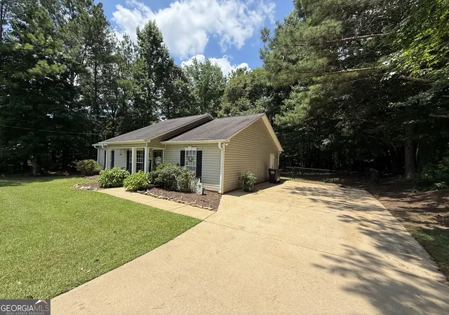 Homes for sale in Lagrange, GA | 425 Hampton Green Dr, Lagrange, GA 30240 | MLS# 10802022