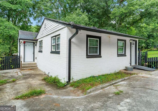 Listing Photo 4 - Condo for sale in building located at 556 Cairo St NW, Atlanta, GA 30314