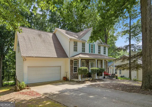 Photo 3 of Single family home for sale at 4050 Shelby Ln, Cumming, GA 30041 | MLS# 10833054 | Listing updated on 2026-10-16