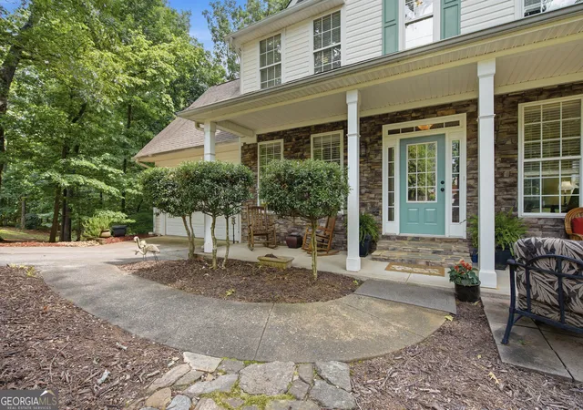 Photo 4 of Single family home for sale at 4050 Shelby Ln, Cumming, GA 30041 | MLS# 10833054 | Listing updated on 2026-10-16