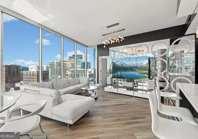 2nd image of 1080 Peachtree St Ne #2110, Atlanta, GA 30309 | MLS# 10761389