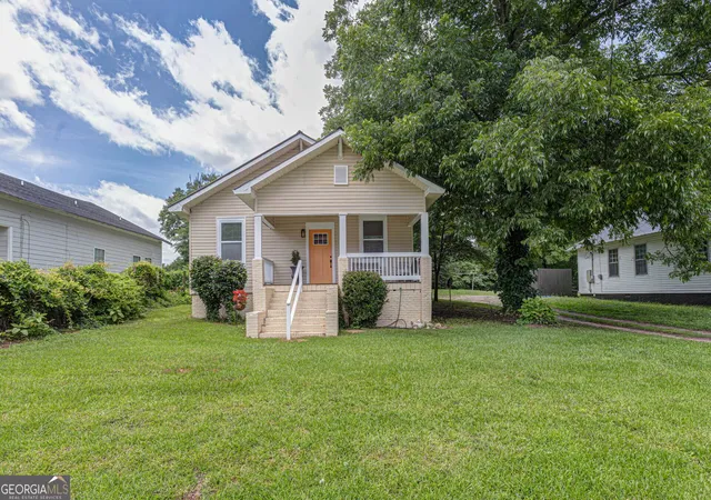Photo 1 of Single family home for sale at 404 Jefferson St, Lagrange, GA 30240 | MLS# 10834144 | Listing updated on 2026-09-11