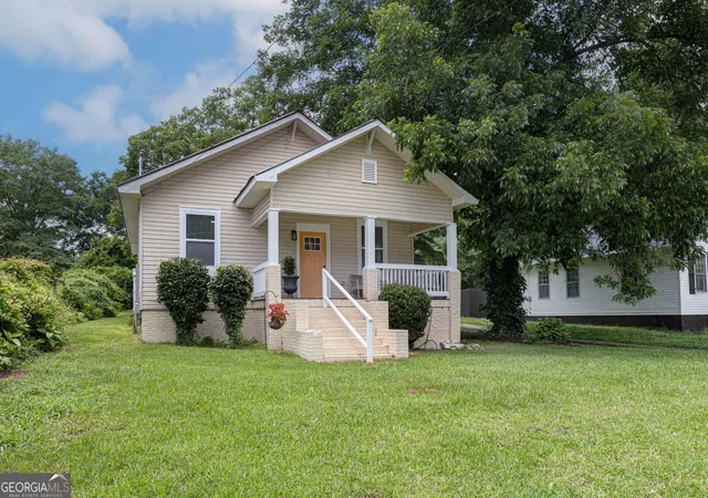 Photo 3 of Single family home for sale at 404 Jefferson St, Lagrange, GA 30240 | MLS# 10834144 | Listing updated on 2026-09-11