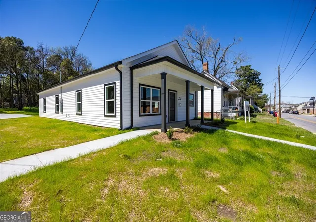 Photo 2 of Single family home for sale at 854 Plant St, Macon, GA 31201 | MLS# 10718677 | Listing updated on 2026-04-09