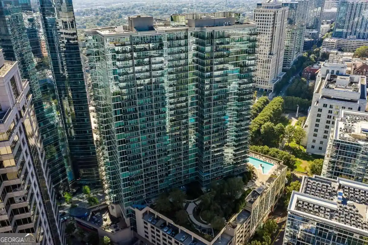 Listing Photo 1 - Condo for sale in 1080 Peachtree St Ne located at 1080 Peachtree St Ne, Atlanta, GA 30309 - Unit #2403