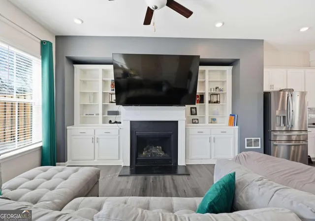 Photo 3 of Townhouse for sale at 3317 Park Pointe Cir, Scottdale, GA 30079 | MLS# 10822652 | Listing updated on 2026-09-13