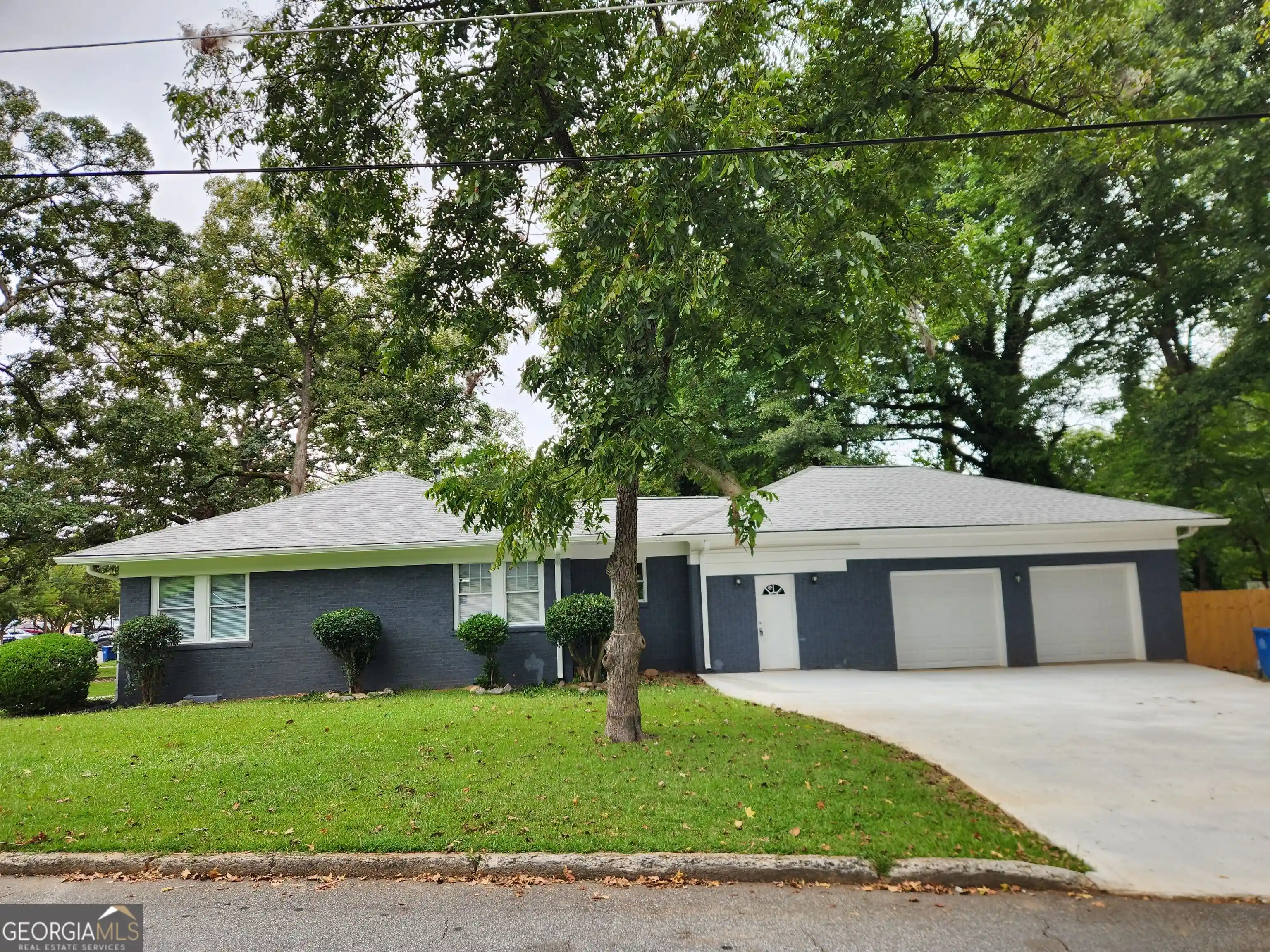 Photo 1 of Single family home for sale at 2035 Brewer Blvd Sw, Atlanta, GA 30310 | MLS# 10855486 | Listing updated on 2026-10-14