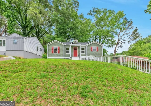 2nd image of 880 Pinehurst Ter Sw, Atlanta, GA 30310 | MLS# 10802085