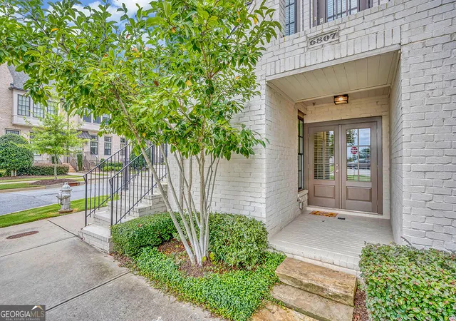 Photo 2 of Townhouse for sale at 6807 Encore Blvd, Sandy Springs, GA 30328 | MLS# 10817509 | Listing updated on 2026-10-03