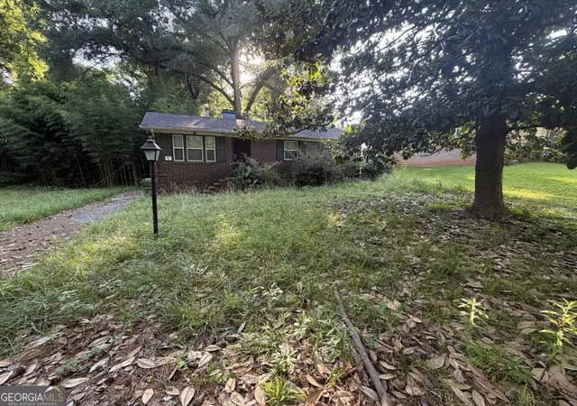 Photo 1 of Single family home for sale at 650 Fairburn Rd Nw, Atlanta, GA 30331 | MLS# 10804172 | Listing updated on 2026-10-15