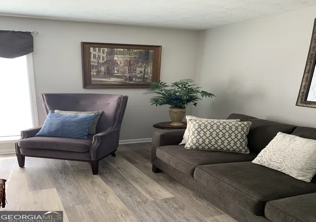 3rd image of 3281 Abbeywood Dr, Decatur, GA 30034 | MLS# 10819141