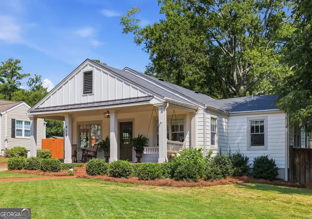 Photo 1 of Single family home for sale at 424 Cascade Dr Nw, Marietta, GA 30064 | MLS# 10834747 | Listing updated on 2026-09-10