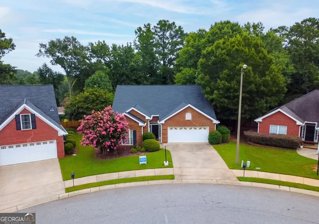 Photo 4 of Single family home for sale at 116 Huntington Shls Dr, Athens, GA 30606 | MLS# 10769579 | Listing updated on 2026-08-12