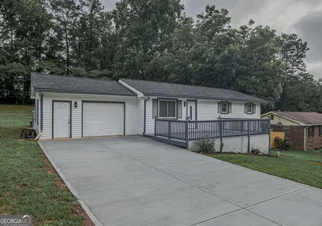 Photo 2 of Single family home for sale at 3313 Stoneybrook Dr, Douglasville, GA 30134 | MLS# 10776599 | Listing updated on 2026-08-30