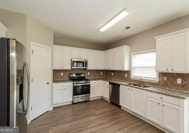 Photo 4 of Sale Pending at 8931 Crestview Cir, Union City, GA 30291 | MLS# 10791440 | Listing updated on 2026-08-07