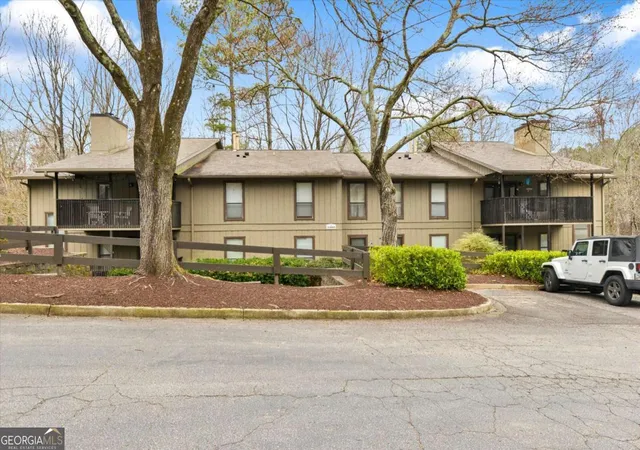 2nd image of 2410 Cumberland Ct Se, Smyrna, GA 30080 | MLS# 10820146