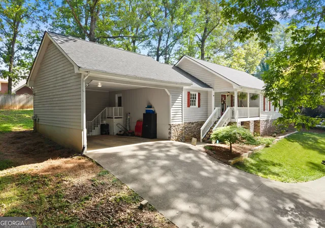 Photo 2 of Single family home for sale at 4002 Sundown Dr, Gainesville, GA 30506 | MLS# 10777655 | Listing updated on 2026-08-20