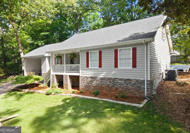 Photo 3 of Single family home for sale at 4002 Sundown Dr, Gainesville, GA 30506 | MLS# 10777655 | Listing updated on 2026-08-20