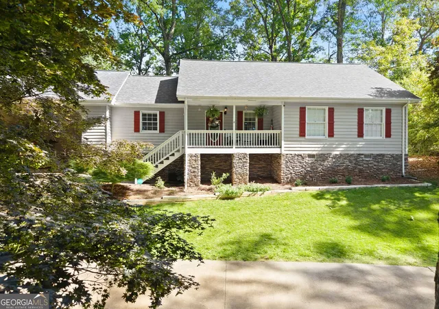 Photo 4 of Single family home for sale at 4002 Sundown Dr, Gainesville, GA 30506 | MLS# 10777655 | Listing updated on 2026-08-20