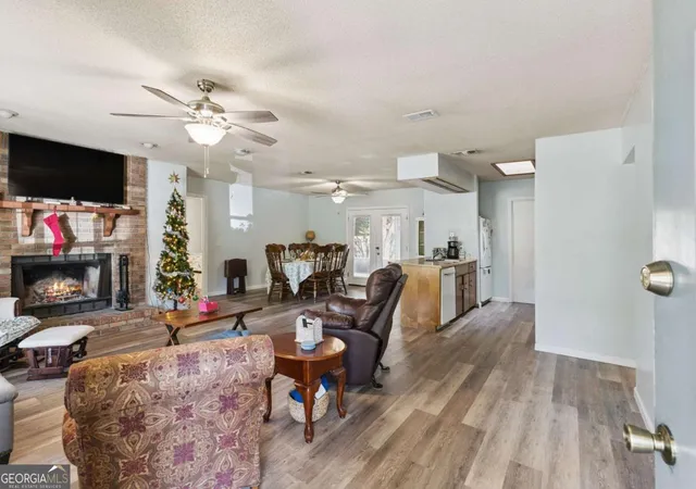 3rd image of 156 W Peach Ave, Kingsland, GA 31548 | MLS# 10808992