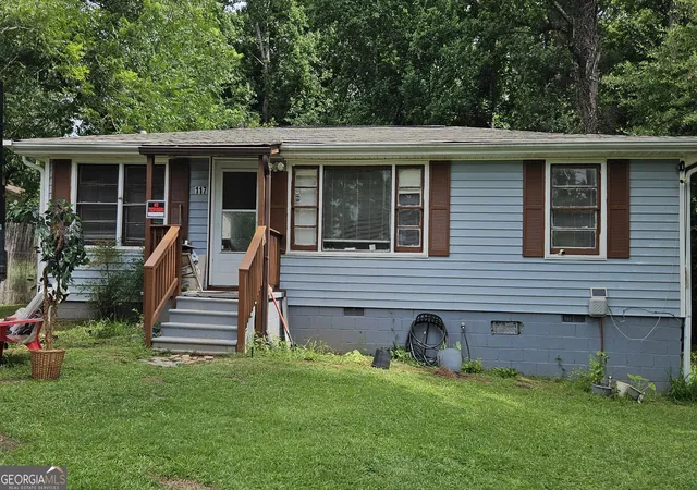 Photo 2 of Sale Pending at 117 Lake Dr, Griffin, GA 30223 | MLS# 10813841 | Listing updated on 2026-09-13
