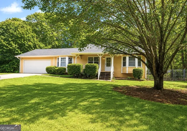 Photo 2 of Single family home for sale at 205 Meadowbrook Dr, Mcdonough, GA 30253 | MLS# 10834931 | Listing updated on 2026-09-11