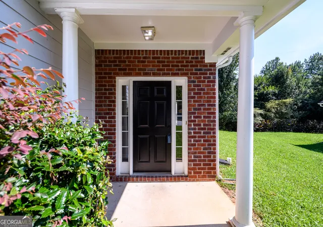Photo 3 of Single family home for sale at 6550 Browns Mill Ferry Dr, Lithonia, GA 30038 | MLS# 10822239 | Listing updated on 2026-08-22