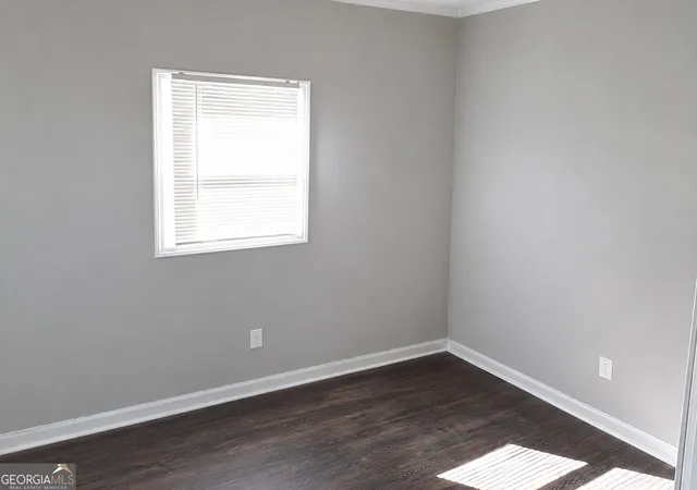 Listing Photo 5 - Condo for sale in building located at 1652 Oak Knl Cir SE, Atlanta, GA 30315