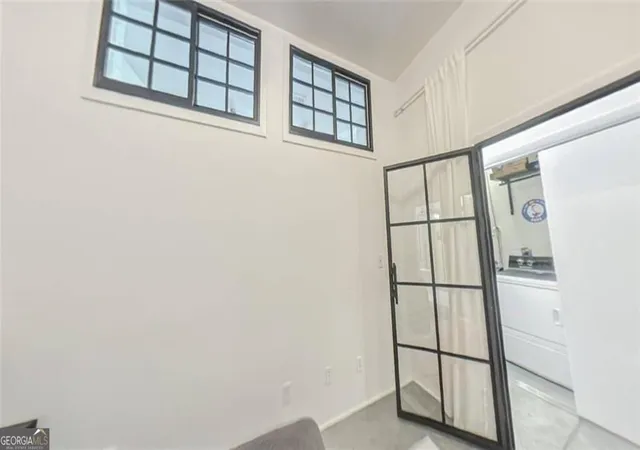 3rd image of 560 Dutch Vly Rd Ne, Atlanta, GA 30324
