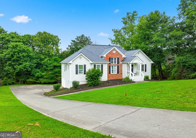 Photo 2 of Single family home for sale at 7002 Estates Ct, Loganville, GA 30052 | MLS# 10782076 | Listing updated on 2026-09-06