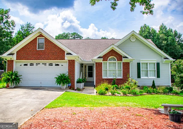 Photo 1 of Single family home for sale at 10 Mountain Oaks Dr, Carrollton, GA 30116 | MLS# 10835186 | Listing updated on 2026-09-11