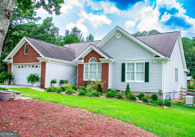 Photo 2 of Single family home for sale at 10 Mountain Oaks Dr, Carrollton, GA 30116 | MLS# 10835186 | Listing updated on 2026-09-11